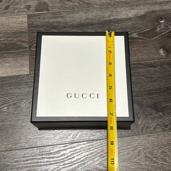Black and white Gucci Gift Box and tissue paper - Picture 3 of 6